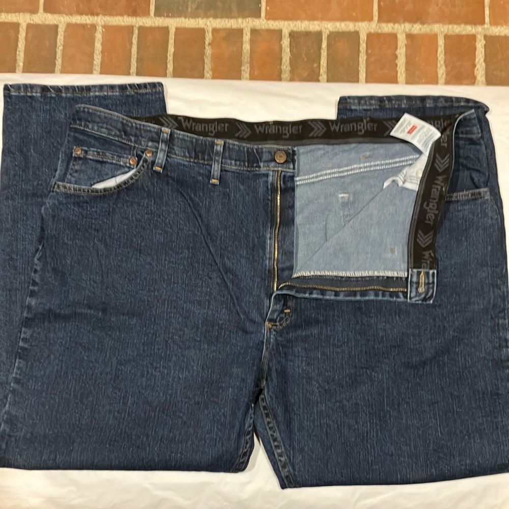 EUC 48 x 30 Wrangler dark wash straight jeans comfort waistband